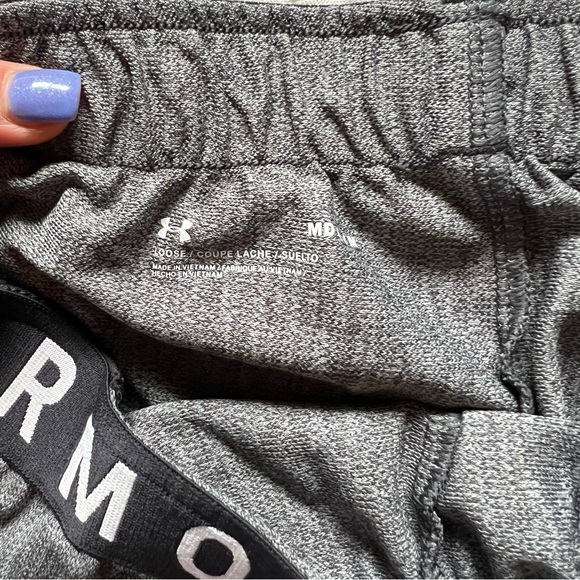 Under Armour Shorts w/ Pockets - Picture 3 of 3